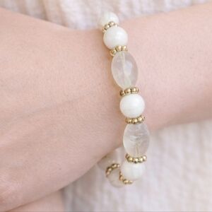 Elegant White and Gold Beaded Bracelet